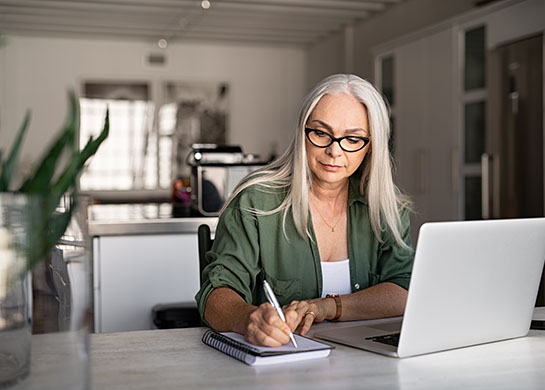 A women take notes on a contra account example image